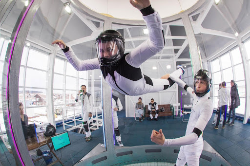 Полёт в аэротрубе  в Перми. Ultra Подарки. Полёт в аэротрубе  в Перми. Попробуйте полёт в аэротрубе . Сервис: UltraPodarki.ru 8 800 505 95 30. Полёт в аэротрубе , аэротруба Пермь, полёт Пермь