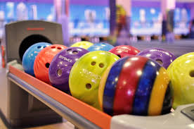 Игра в боулинг в Перми.Ultra Подарки. Игра в боулинг в Перми. Сервис: UltraPodarki.ru 8 800 505 95 30. Игра в боулинг, игра в боулинг Пермь, боулинг Пермь, купить боулинг Пермь, играть в боулинг, играть в боулинг Пермь