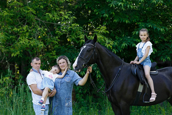 Конная прогулка для двоих в Перми. Подарочные сертификаты Ultra Подарки. Купить оригинальный подарок или подарочный сертификат на Конная прогулка для двоих в Перми. Сервис UltraPodarki.ru 8-800-505-9530. Катание на лошадях, Прогулка на лошади, Прогулка на лошадях для двоих, Конная прогулка для двоих, конный клуб, Конный клуб, конная прогулка, конная прогулка в Перми