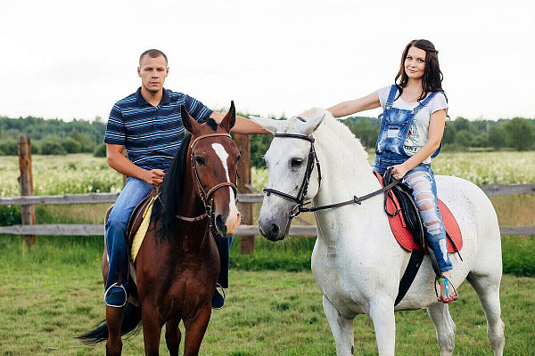 Конная прогулка для двоих в Перми. Подарочные сертификаты Ultra Подарки. Купить оригинальный подарок или подарочный сертификат на Конная прогулка для двоих в Перми. Сервис UltraPodarki.ru 8-800-505-9530. Катание на лошадях, Прогулка на лошади, Прогулка на лошадях для двоих, Конная прогулка для двоих, конный клуб, Конный клуб, конная прогулка, конная прогулка в Перми