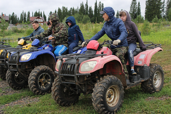 Прокат квадроциклов летом в Перми. Сервис Ultra Подарки. Подарочный сертификат на прокат квадроциклов летом и зимой в Перми. Закажите катание на квадроциклах недорого и наслаждайтесь активным отдыхом с друзьями. Выбирайте живописные маршруты для езды на квадроциклах. Сервис UltraPodarki.ru 8800-505-9530. Катание на квадроциклах, Прокат квадроциклов, езда на квадроцикле, прокат квадроциклов Пермь, катание на квадроциклах Пермь, Катание на квадроциклах зимой, Катание на квадроциклах летом, Сертификат на катание на квадроциклах 

