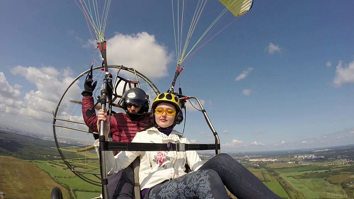 Полёт с инструктором на параплане в Перми. Ultra Подарки. Полёт с инструктором на параплане в Перми. Попробуйте полёт на двухместном параплане над столицей. Сервис: UltraPodarki.ru 8 800 505 95 30. Полёт на параплане, полёт на параплане Пермь, полёт с инструктором на параплане Пермь, полёт с инструктором на параплане, параплан Пермь, параплан, парапланеризм Пермь, купить параплан Пермь
