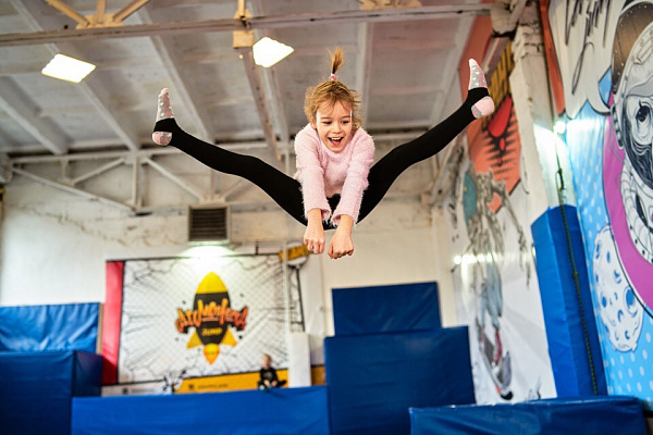  Батутный центр в Перми. Сервис Ultra Подарки. Купить подарочный сертификат в батутный центр, попробуйте прыжки на батуте в Перми. Сервис UltraPodarki.ru 8 (800) 555 95-30.. Батутный центр , батутный центр, батутный центр цены, батутный центр в Перми,  батутный парк, батут прыгать, прыжки +на батуте, батут Пермь, батут спорт