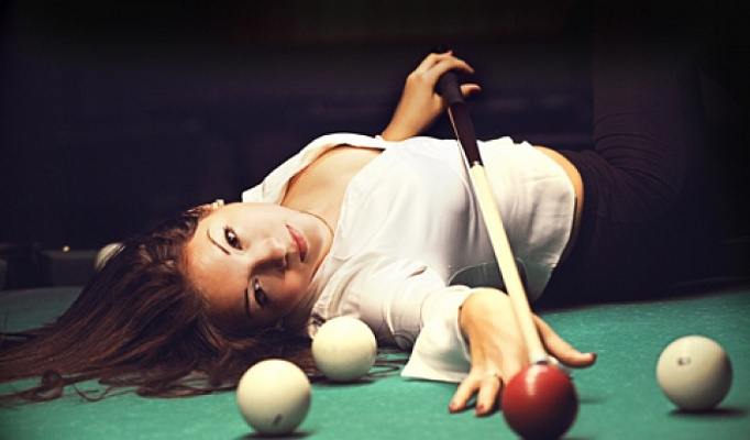 Игра в бильярд Пермь.Ultra Подарки. Игра в бильярд Пермь. Попробуйте настоящий бильярд, в бильярдном клубе. Сервис: UltraPodarki.ru 8 800 505 95 30. Игра в бильярд, игра в бильярд Пермь, русский бильярд, русский бильярд Пермь, бильярдный клуб, бильярдный клуб Пермь, бильярд Пермь, купить бильярд Пермь