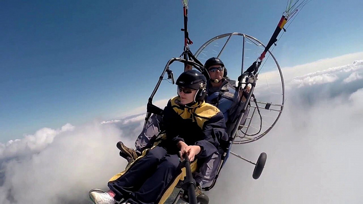 Полёт с инструктором на параплане в Перми. Ultra Подарки. Полёт с инструктором на параплане в Перми. Попробуйте полёт на двухместном параплане над столицей. Сервис: UltraPodarki.ru 8 800 505 95 30. Полёт на параплане, полёт на параплане Пермь, полёт с инструктором на параплане Пермь, полёт с инструктором на параплане, параплан Пермь, параплан, парапланеризм Пермь, купить параплан Пермь