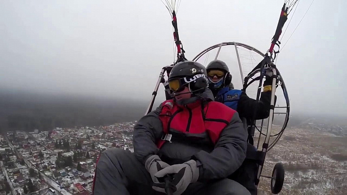 Полёт с инструктором на параплане в Перми. Ultra Подарки. Полёт с инструктором на параплане в Перми. Попробуйте полёт на двухместном параплане над столицей. Сервис: UltraPodarki.ru 8 800 505 95 30. Полёт на параплане, полёт на параплане Пермь, полёт с инструктором на параплане Пермь, полёт с инструктором на параплане, параплан Пермь, параплан, парапланеризм Пермь, купить параплан Пермь
