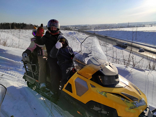 Прокат снегоходов в Перми в подарок. Сервис Ultra Подарки
. ✳️✴️❄️ Подарочный сертификат на прокат снегоходов в Перми с друзьями ❄️✴️✳️. Закажите прокат снегоходов в подарок для мужчин и парней на день рождения по привлекательным ценам. Езда на снегоходах это ещё и активный зимний отдых. Сервис UltraPodarki.ru ☎️ 8 (800) 505-95-30	. катание на снегоходах, подарочный сертификат на катание на снегоходе, прокат снегоходов, прокат снегоходов Пермь, катание на снегоходах Пермь, езда на снегоходе