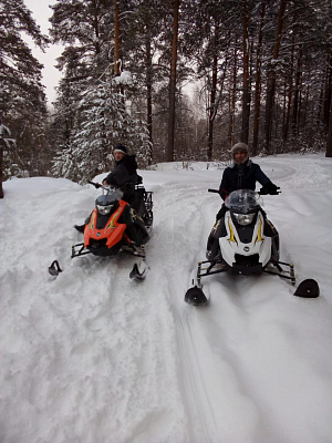 Катание на снегоходах в Перми в подарок. Сервис Ultra Подарки
. ✳️✴️❄️ Подарочный сертификат на катание на снегоходах в Перми с друзьями ❄️✴️✳️. Закажите прокат снегоходов в подарок для мужчин и парней на день рождения по привлекательным ценам. Езда на снегоходах это ещё и активный зимний отдых. Сервис UltraPodarki.ru ☎️ 8 (800) 505-95-30	. катание на снегоходах, подарочный сертификат на катание на снегоходе, прокат снегоходов, прокат снегоходов Пермь, катание на снегоходах Пермь, езда на снегоходе