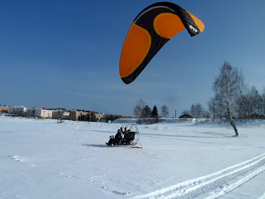 Полёт с инструктором на параплане в Перми. Ultra Подарки. Полёт с инструктором на параплане в Перми. Попробуйте полёт на двухместном параплане над столицей. Сервис: UltraPodarki.ru 8 800 505 95 30. Полёт на параплане, полёт на параплане Пермь, полёт с инструктором на параплане Пермь, полёт с инструктором на параплане, параплан Пермь, параплан, парапланеризм Пермь, купить параплан Пермь