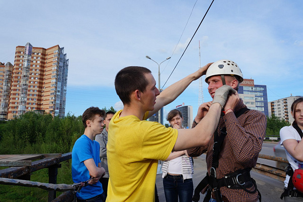 Роупджампинг - прыжки с верёвкой в Перми. Подарочные сертификаты Ultra Подарки. Роупджампинг в Перми - Экстремальный оригинальный подарок или подарочный сертификат на Роупджампинг - прыжки с верёвкой. Сервис UltraPodarki.ru 8-800-505-95-30. роупджампинг Пермь, прыжок веревка Пермь, роупджампинг, прыжок веревка, прыжок с веревкой, Подарок, подарочный сертификат, экстрим, экстремальный подарок