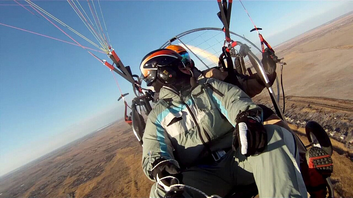 Полёт с инструктором на параплане в Перми. Ultra Подарки. Полёт с инструктором на параплане в Перми. Попробуйте полёт на двухместном параплане над столицей. Сервис: UltraPodarki.ru 8 800 505 95 30. Полёт на параплане, полёт на параплане Пермь, полёт с инструктором на параплане Пермь, полёт с инструктором на параплане, параплан Пермь, параплан, парапланеризм Пермь, купить параплан Пермь