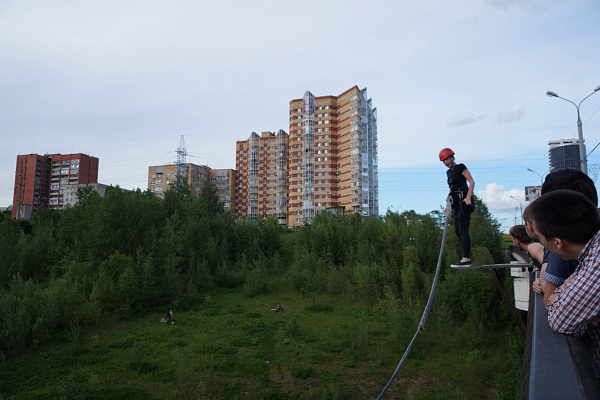 Роупджампинг - прыжки с верёвкой в Перми. Подарочные сертификаты Ultra Подарки. Роупджампинг в Перми - Экстремальный оригинальный подарок или подарочный сертификат на Роупджампинг - прыжки с верёвкой. Сервис UltraPodarki.ru 8-800-505-95-30. роупджампинг Пермь, прыжок веревка Пермь, роупджампинг, прыжок веревка, прыжок с веревкой, Подарок, подарочный сертификат, экстрим, экстремальный подарок