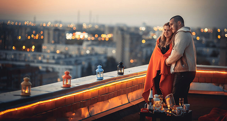 Романтическое свидание на крыше в Перми. Ultra Подарки. Купить романтическое свидание на крыше в Перми. Подарите самым близким незабываемые моменты и почувствуйте друг друга ещё ближе. Сервис UltraPodarki.ru 8 800 505 95 30. Романтическое свидание на крышев Перми, свидание на крышев Перми, свидание, сертификат на свидание на крыше, сертификат на свидание в Перми, купить свидание на крыше, купить свидание Пермь