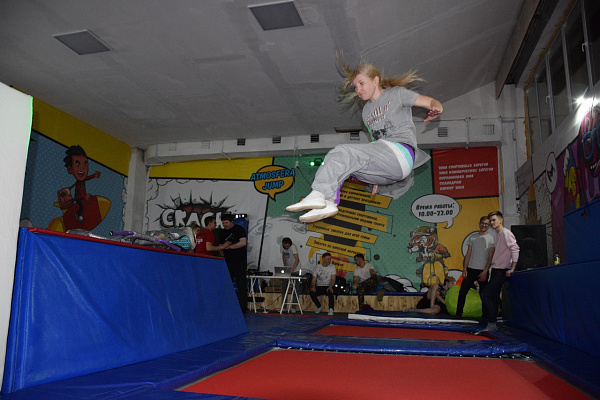  Батутный центр в Перми. Сервис Ultra Подарки. Купить подарочный сертификат в батутный центр, попробуйте прыжки на батуте в Перми. Сервис UltraPodarki.ru 8 (800) 555 95-30.. Батутный центр , батутный центр, батутный центр цены, батутный центр в Перми,  батутный парк, батут прыгать, прыжки +на батуте, батут Пермь, батут спорт