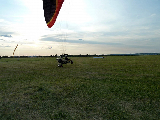 Полёт с инструктором на параплане в Перми. Ultra Подарки. Полёт с инструктором на параплане в Перми. Попробуйте полёт на двухместном параплане над столицей. Сервис: UltraPodarki.ru 8 800 505 95 30. Полёт на параплане, полёт на параплане Пермь, полёт с инструктором на параплане Пермь, полёт с инструктором на параплане, параплан Пермь, параплан, парапланеризм Пермь, купить параплан Пермь