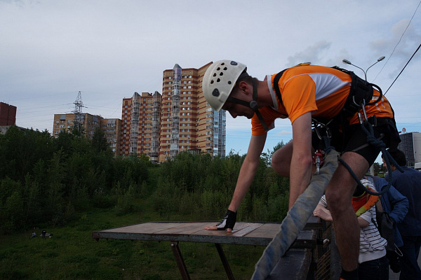 Роупджампинг - прыжки с верёвкой в Перми. Подарочные сертификаты Ultra Подарки. Роупджампинг в Перми - Экстремальный оригинальный подарок или подарочный сертификат на Роупджампинг - прыжки с верёвкой. Сервис UltraPodarki.ru 8-800-505-95-30. роупджампинг Пермь, прыжок веревка Пермь, роупджампинг, прыжок веревка, прыжок с веревкой, Подарок, подарочный сертификат, экстрим, экстремальный подарок