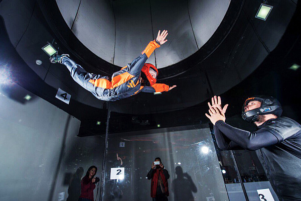 Полёт в аэротрубе  в Перми. Ultra Подарки. Полёт в аэротрубе  в Перми. Попробуйте полёт в аэротрубе . Сервис: UltraPodarki.ru 8 800 505 95 30. Полёт в аэротрубе , аэротруба Пермь, полёт Пермь