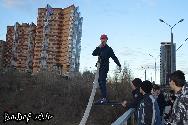 Роупджампинг - прыжки с верёвкой в Перми. Подарочные сертификаты Ultra Подарки. Роупджампинг в Перми - Экстремальный оригинальный подарок или подарочный сертификат на Роупджампинг - прыжки с верёвкой. Сервис UltraPodarki.ru 8-800-505-95-30. роупджампинг Пермь, прыжок веревка Пермь, роупджампинг, прыжок веревка, прыжок с веревкой, Подарок, подарочный сертификат, экстрим, экстремальный подарок