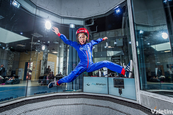 Полёт в аэротрубе  в Перми. Ultra Подарки. Полёт в аэротрубе  в Перми. Попробуйте полёт в аэротрубе . Сервис: UltraPodarki.ru 8 800 505 95 30. Полёт в аэротрубе , аэротруба Пермь, полёт Пермь