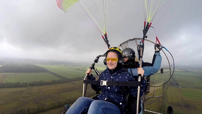 Полёт с инструктором на параплане в Перми. Ultra Подарки. Полёт с инструктором на параплане в Перми. Попробуйте полёт на двухместном параплане над столицей. Сервис: UltraPodarki.ru 8 800 505 95 30. Полёт на параплане, полёт на параплане Пермь, полёт с инструктором на параплане Пермь, полёт с инструктором на параплане, параплан Пермь, параплан, парапланеризм Пермь, купить параплан Пермь