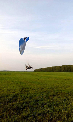 Полёт с инструктором на параплане в Перми. Ultra Подарки. Полёт с инструктором на параплане в Перми. Попробуйте полёт на двухместном параплане над столицей. Сервис: UltraPodarki.ru 8 800 505 95 30. Полёт на параплане, полёт на параплане Пермь, полёт с инструктором на параплане Пермь, полёт с инструктором на параплане, параплан Пермь, параплан, парапланеризм Пермь, купить параплан Пермь