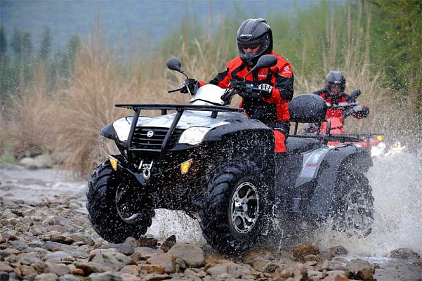 Прокат квадроциклов летом в Перми. Сервис Ultra Подарки. Подарочный сертификат на прокат квадроциклов летом и зимой в Перми. Закажите катание на квадроциклах недорого и наслаждайтесь активным отдыхом с друзьями. Выбирайте живописные маршруты для езды на квадроциклах. Сервис UltraPodarki.ru 8800-505-9530. Катание на квадроциклах, Прокат квадроциклов, езда на квадроцикле, прокат квадроциклов Пермь, катание на квадроциклах Пермь, Катание на квадроциклах зимой, Катание на квадроциклах летом, Сертификат на катание на квадроциклах 

