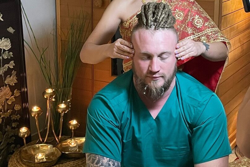 тайский массаж головы